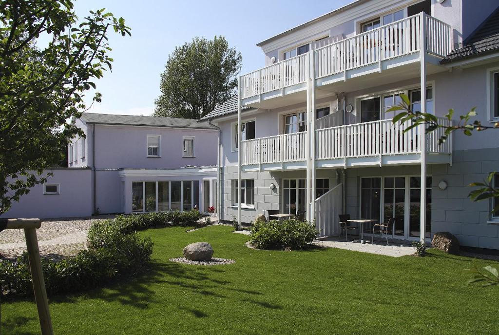 Aparthotel Saatmann Garni Ahrenshoop Exterior photo
